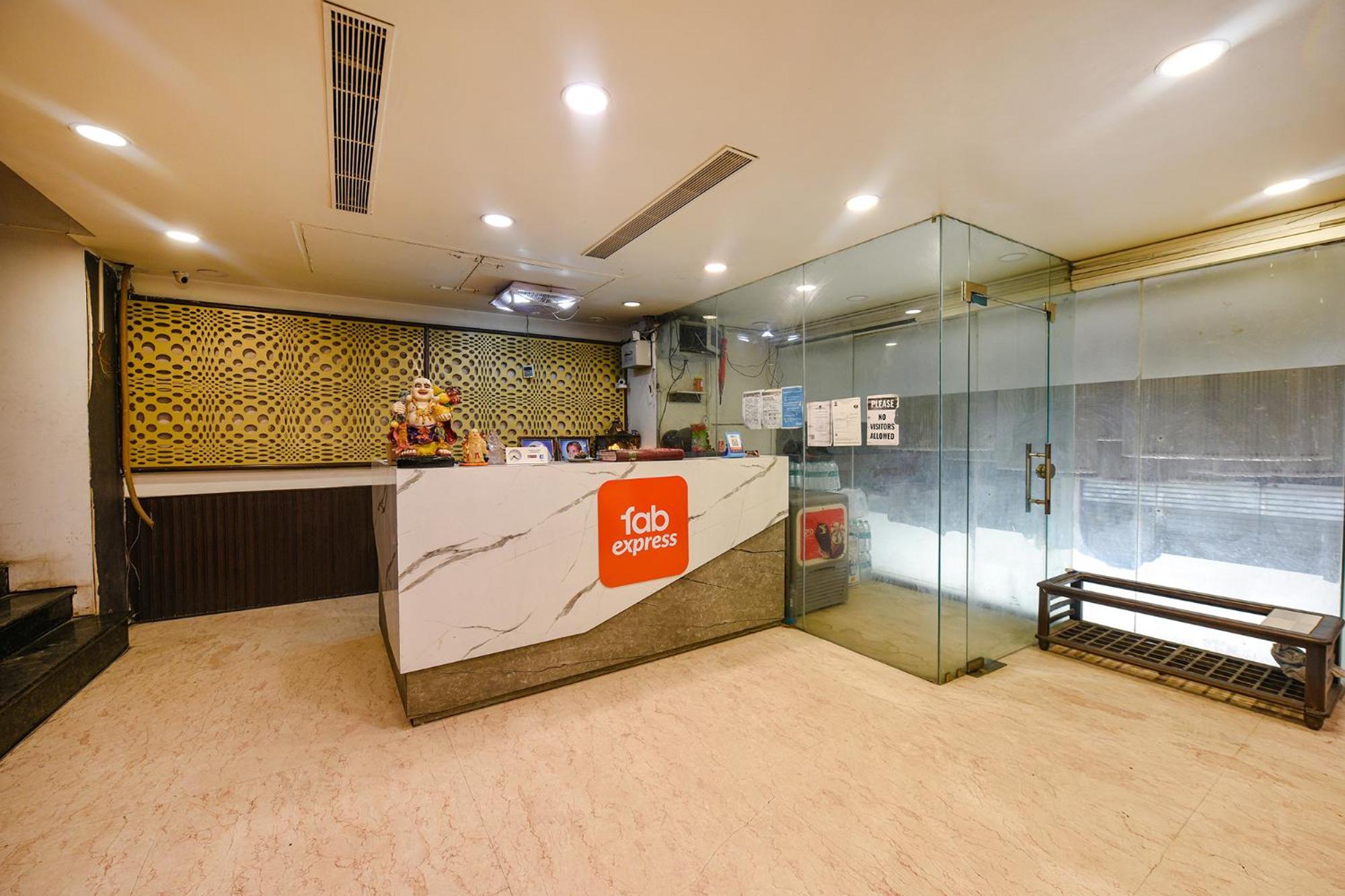 Fabexpress Seven Heaven Hotel New Delhi Exterior photo