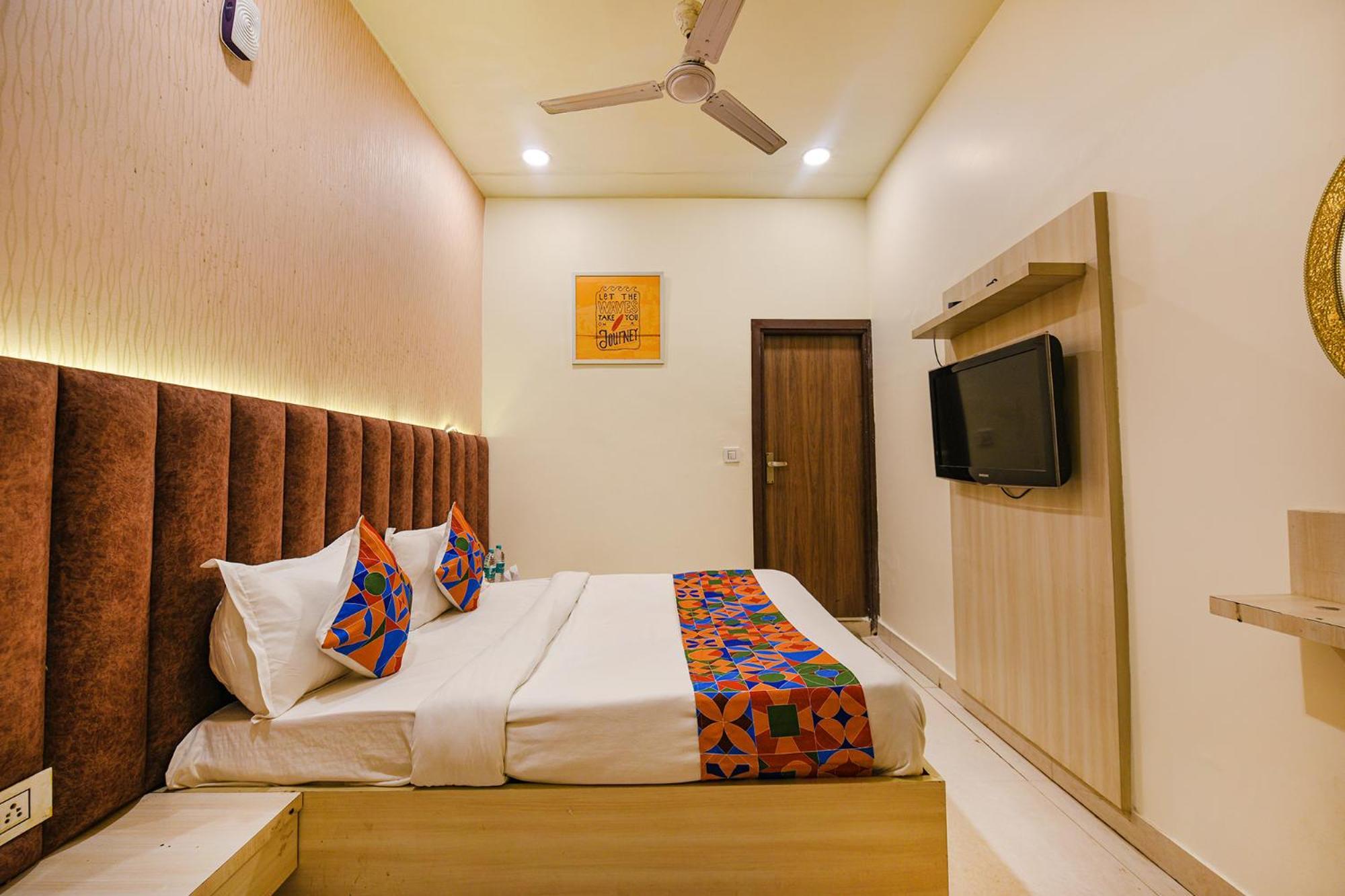 Fabexpress Seven Heaven Hotel New Delhi Exterior photo